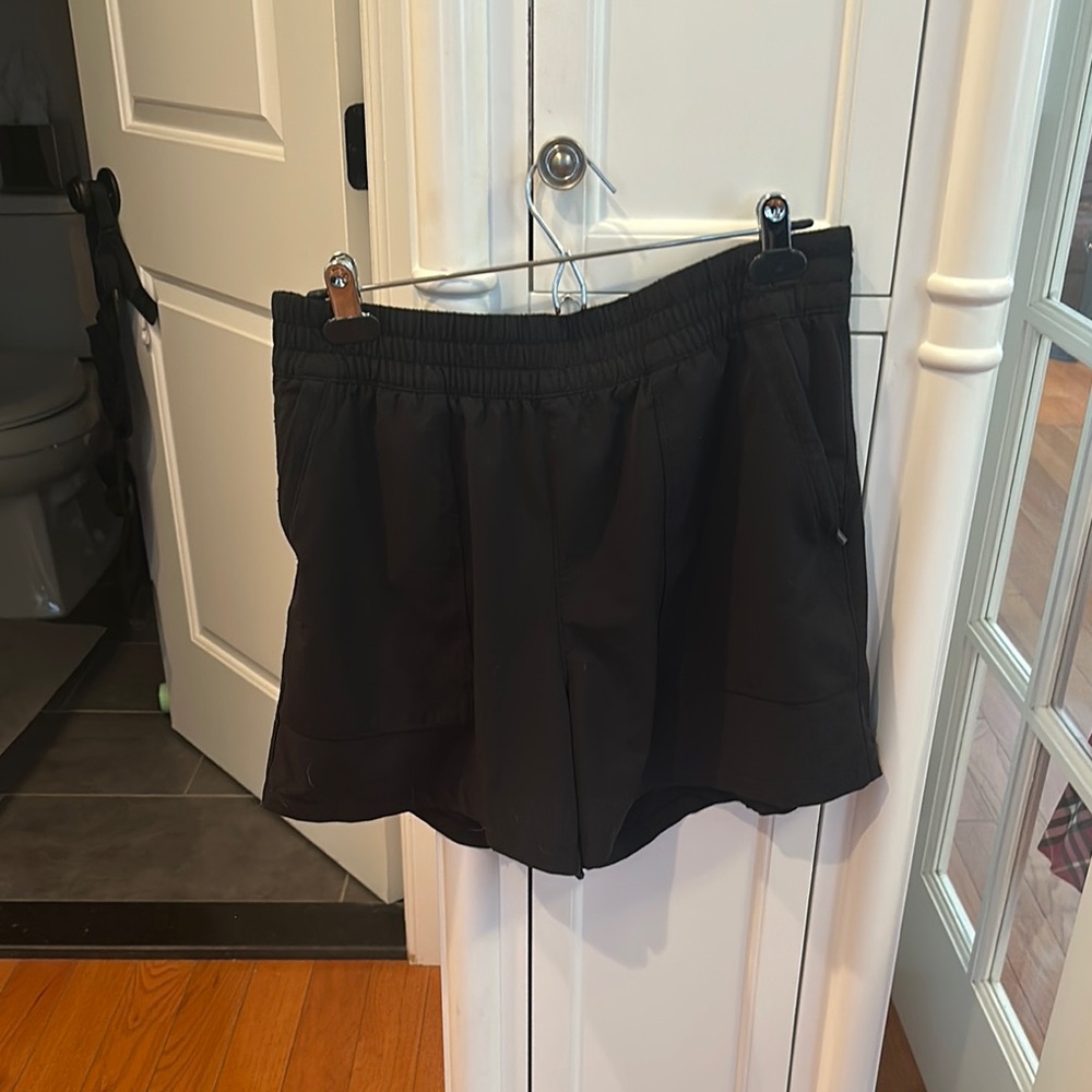 Athleta Boundless Black Athletic Shorts Mid-Thigh Tailored